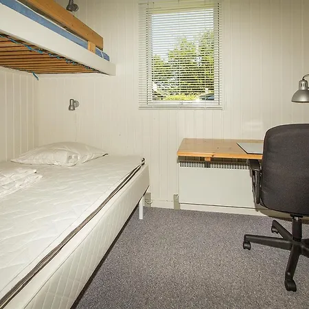 Three-bedroom Holiday In * Hals